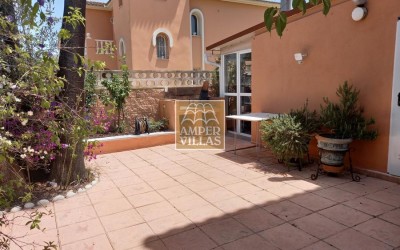 Beautiful and spacious villa in the centre of Albir with private pool.